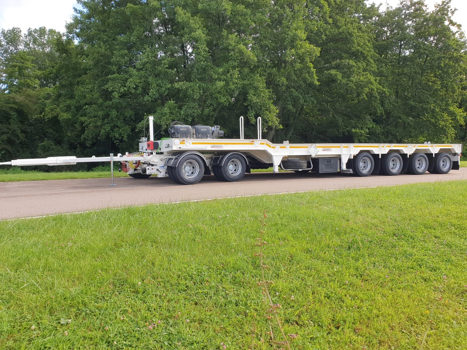 Vente, location et r&eacute;alisation de remorques agricoles, remorques porte caisson et remorques bennes Remorque Louault vend aussi des pi&egrave;ces d&eacute;tach&eacute;es de remorque dans toutes la r&eacute;gion Bourgogne 89