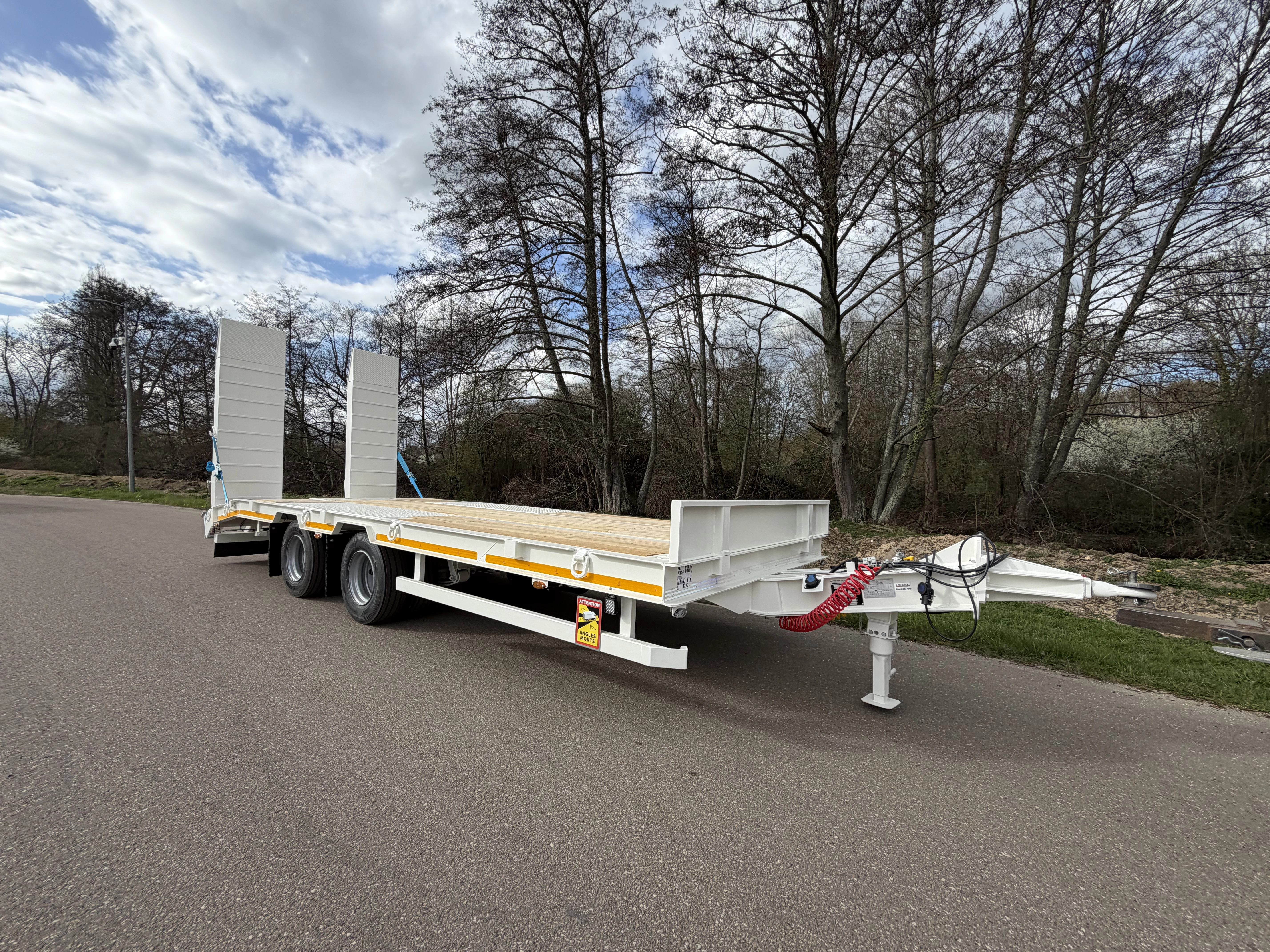 Vente, location et r&eacute;alisation de remorques agricoles, remorques porte caisson et remorques bennes Remorque Louault vend aussi des pi&egrave;ces d&eacute;tach&eacute;es de remorque dans toutes la r&eacute;gion Bourgogne 89