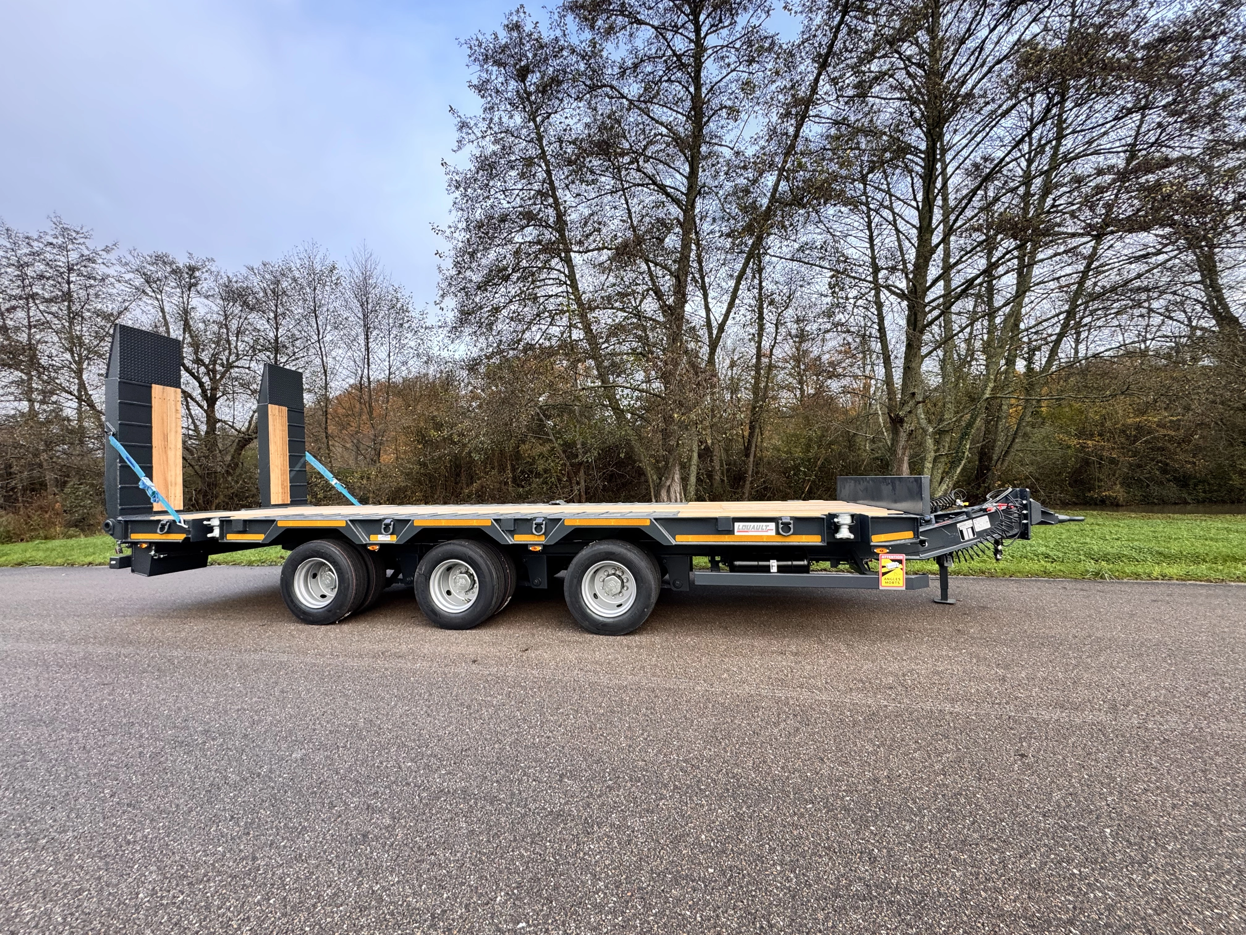 Vente, location et r&eacute;alisation de remorques agricoles, remorques porte caisson et remorques bennes Remorque Louault vend aussi des pi&egrave;ces d&eacute;tach&eacute;es de remorque dans toutes la r&eacute;gion Bourgogne 89