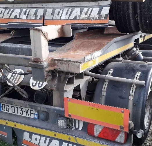 Remorque 3 essieux porte-caisson de rollon basculante